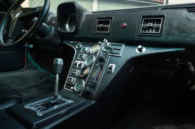 11万5000ユーロ（邦貨換算約2040万円）で落札されたデ・トマソ「パンテーラ」（C）Bonhams