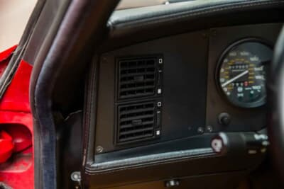 6万5250ポンド（邦貨換算約1318万円）で落札されたアルファ ロメオ「SZ」（C）iconicauctioneers