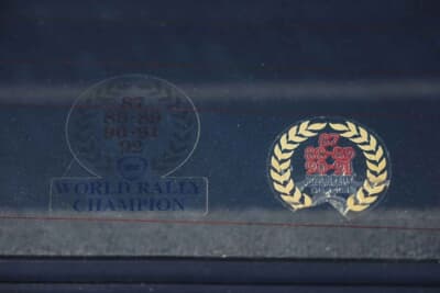 20万1250ユーロ(邦貨換算約3530万円)で落札されたランチア「デルタHF インテグラーレ エボルツィオーネ I マルティーニ5」(C)Courtesy of Broad Arrow