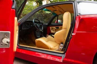 6万5250ポンド（邦貨換算約1318万円）で落札されたアルファ ロメオ「SZ」（C）iconicauctioneers