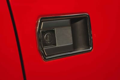 5万7500ユーロ（邦貨換算約1030万円）で落札されたフェラーリ「208GT4」（C）Bonhams