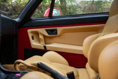 6万5250ポンド（邦貨換算約1318万円）で落札されたアルファ ロメオ「SZ」（C）iconicauctioneers