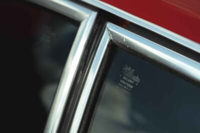 5万7500ユーロ（邦貨換算約1030万円）で落札されたフェラーリ「208GT4」（C）Bonhams