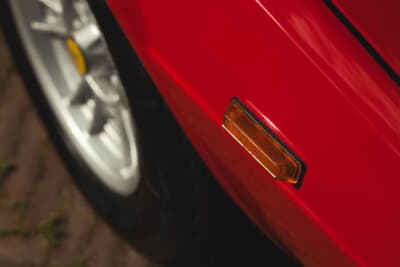 5万7500ユーロ（邦貨換算約1030万円）で落札されたフェラーリ「208GT4」（C）Bonhams