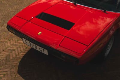 5万7500ユーロ（邦貨換算約1030万円）で落札されたフェラーリ「208GT4」（C）Bonhams