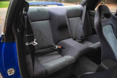 4万ポンド〜5万ポンド（邦貨換算約832万〜1040万円）で現在も販売中の日産R32型「スカイラインGT-R」（C）iconicauctioneers