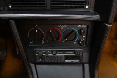 6万5250ポンド（邦貨換算約1318万円）で落札されたアルファ ロメオ「SZ」（C）iconicauctioneers