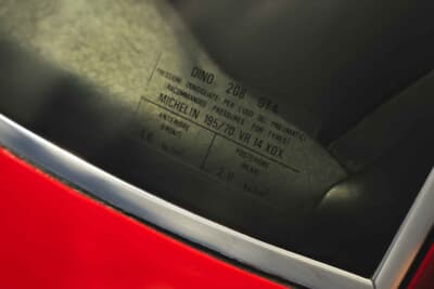 5万7500ユーロ（邦貨換算約1030万円）で落札されたフェラーリ「208GT4」（C）Bonhams