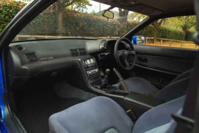 4万ポンド〜5万ポンド（邦貨換算約832万〜1040万円）で現在も販売中の日産R32型「スカイラインGT-R」（C）iconicauctioneers