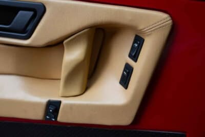 6万5250ポンド（邦貨換算約1318万円）で落札されたアルファ ロメオ「SZ」（C）iconicauctioneers