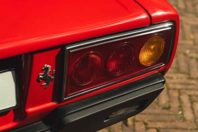 5万7500ユーロ（邦貨換算約1030万円）で落札されたフェラーリ「208GT4」（C）Bonhams