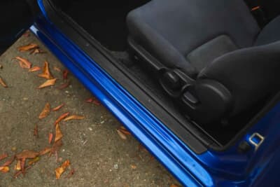 4万ポンド〜5万ポンド（邦貨換算約832万〜1040万円）で現在も販売中の日産R32型「スカイラインGT-R」（C）iconicauctioneers