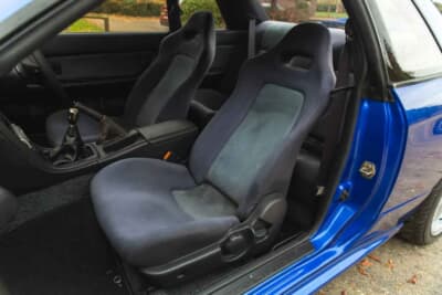 4万ポンド〜5万ポンド（邦貨換算約832万〜1040万円）で現在も販売中の日産R32型「スカイラインGT-R」（C）iconicauctioneers