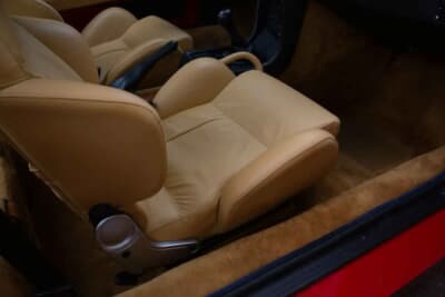 6万5250ポンド（邦貨換算約1318万円）で落札されたアルファ ロメオ「SZ」（C）iconicauctioneers