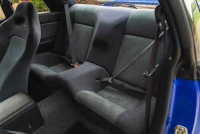 4万ポンド〜5万ポンド（邦貨換算約832万〜1040万円）で現在も販売中の日産R32型「スカイラインGT-R」（C）iconicauctioneers