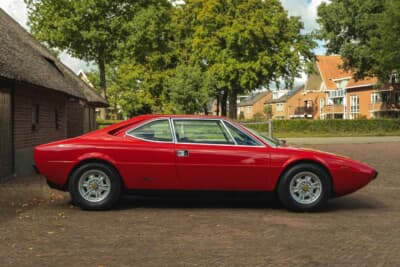 5万7500ユーロ（邦貨換算約1030万円）で落札されたフェラーリ「208GT4」（C）Bonhams