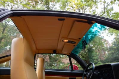 6万5250ポンド（邦貨換算約1318万円）で落札されたアルファ ロメオ「SZ」（C）iconicauctioneers