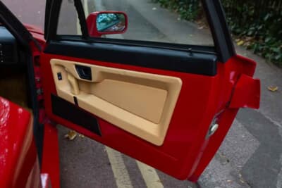 6万5250ポンド（邦貨換算約1318万円）で落札されたアルファ ロメオ「SZ」（C）iconicauctioneers