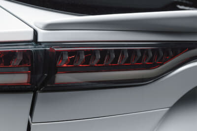 ヴァレンティ:ジュエルLEDテールランプ・ウルトラタイプⅡ。ライトスモーク/レッドクロームはオフィシャル限定カラー