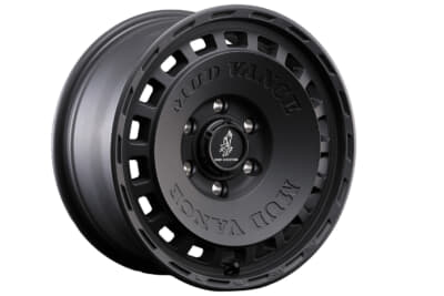 MUDVANCE DX：フルマットブラック（写真）とマットブラックポリッシュの2タイプのカラーを用意する