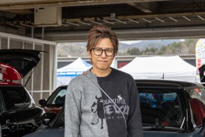 TOYO TIRES PROXES Driving Pleasure：アルツモトーレンバウの宮本店長。「来年2月のオートメッセに向けてカッコいいクルマを現在製作中です。ご期待ください」
