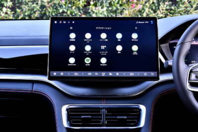 sealion6：15.6インチモニターでエアコンから車両設定までを行う。回生ブレーキの調整はHIとSTANDARDのみなうえ、その切替が階層が深いところにあるのは要改善