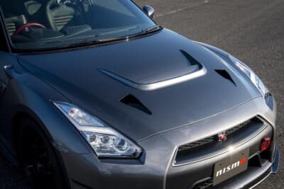 GT-R NISMO CRS：カーボンフード（ドライカーボン製）