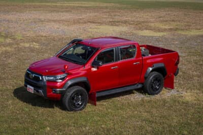 TRD_HILUX：実際にラリーに参戦したマシン。車内にはローグゲージが装着されていた