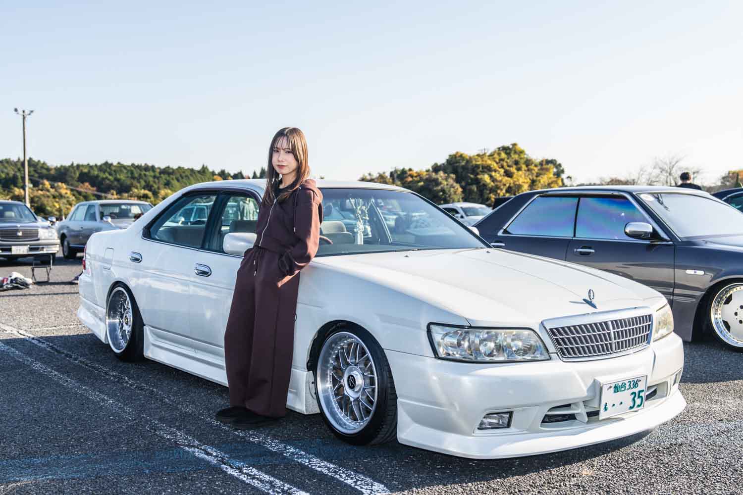 彼女の愛車は日産「ローレル」！20代女子がハマったネオクラセダンの