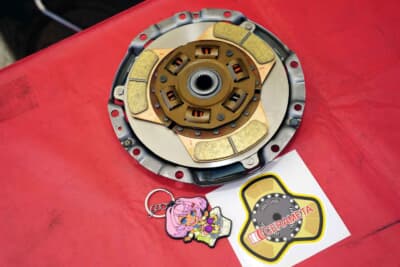 ノーマル同等の扱いやすさと強化クラッチならではの性能を両立。軽自動車からハイパワー車、ネオクラ車まで幅広いラインアップを誇る