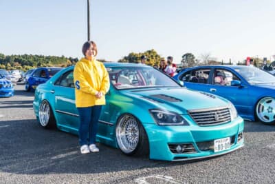 トヨタ12代目クラウン：トヨタ「クラウン」とオーナーの永田みほさん