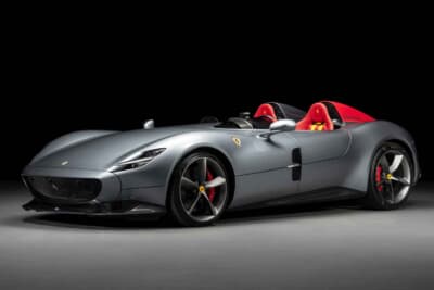 253万6250ドル(邦貨換算約3億9210万円)で落札されたフェラーリ「モンツァSP2」(C)Courtesy of RM Sotheby's