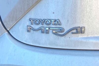 ドイツで目にするMIRAIのロゴには、特別な感じがあります