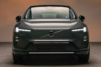 ボルボEX60:先鋭さを強調したデザインのフロントフェイス