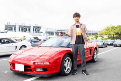 新山大貴さんと、愛車の1991年式ホンダNSX