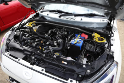 GR コペン:エンジンルームにはタワーバーを装着している