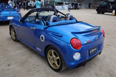 ダイハツ コペン ローブ：リアのみドレスフォーメーションを実施してセロ仕様に。変更箇所はテールランプ、左右フェンダー、リアバンパーなどで、費用は約20万円