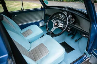 1万7438英ポンド（邦貨換算約362万円）で落札されたオースティン「ミニ クーパー マークII」（C）iconicauctioneers