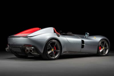 253万6250ドル(邦貨換算約3億9210万円)で落札されたフェラーリ「モンツァSP2」(C)Courtesy of RM Sotheby's