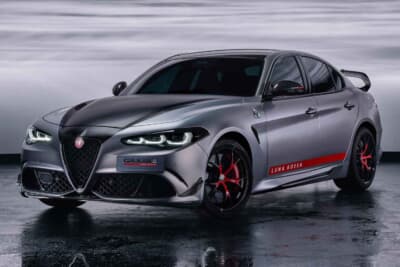 アルファロメオ ジュリア クアドリフォリオ ルナ・ロッサ：挑みかかるようなクラウチングスタイルに美しくも獰猛なエアロを武装