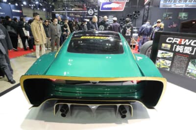 日産 RZ34 フェアレディZ：マフラーのレイアウトで、昭和のチューニングフリークにはお馴染みの「縦型デュアルテール」というのがイカしている