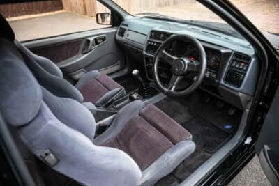 7万5000ポンド〜9万5000ポンド(邦貨換算約1580万円〜約2000万円)で現在も販売中のフォード「シエラRS500」(C)iconicauctioneers