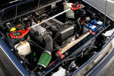 3万5000ポンド〜4万5000ポンド（約740万円〜約950万円）で現在も販売中のトヨタ「カローラ レビン」（C）iconicauctioneers