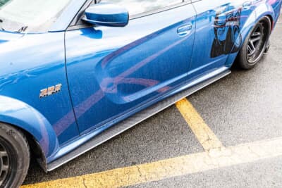 ダッジ チャージャー：エアロパーツはフロント・サイド・リアに装着されている