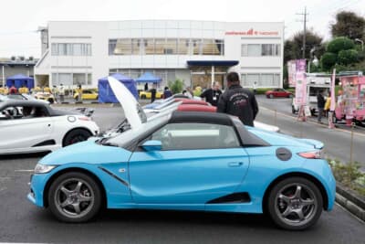 ホンダ S660:ビート&S660の聖地であるマザープレイス ヤチヨで開催された「BSミーティング」。雨にも負けず合計252台が集合、“ずっきー”さんの愛車も会場へ並ぶ