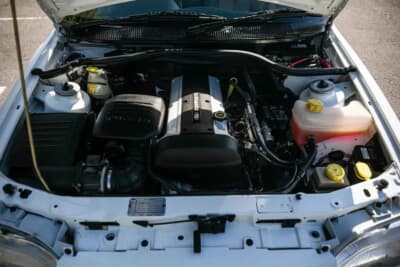 10万ポンド～12万ポンド（邦貨換算約202万円〜242万円で現在も販売中のフォード「エスコートRSコスワース」（C）iconicauctioneers