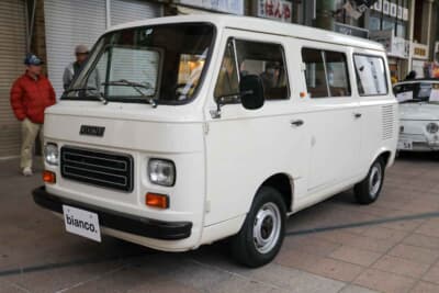 フィアット900Tプルミーノ:後部ドアがスライドタイプではないため、ボディ後部に余計なプレスラインが入っていない。それもこの時代のバンが美しく見える要因のひとつだ