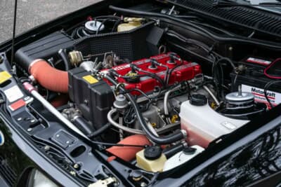 7万5000ポンド〜9万5000ポンド(邦貨換算約1580万円〜約2000万円)で現在も販売中のフォード「シエラRS500」(C)iconicauctioneers