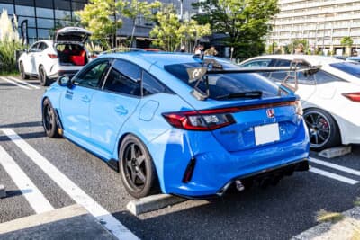 ホンダ シビック タイプR:タナベのローダウンスプリングで1インチダウンされている