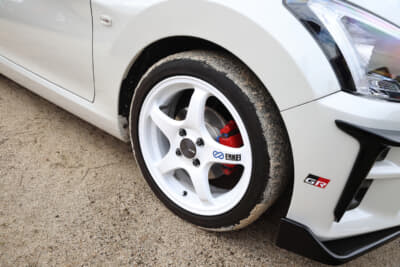 GR コペン:ホイールは白いボディに映えるエンケイPF05(リアのみ10mmスペーサー装着)をチョイス